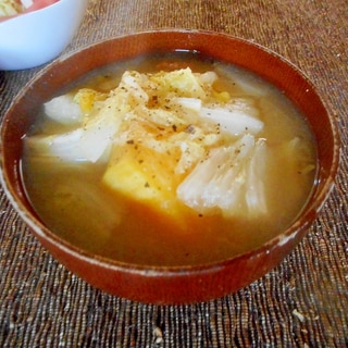 白菜とインカのめざめの黒コショウバター味噌汁